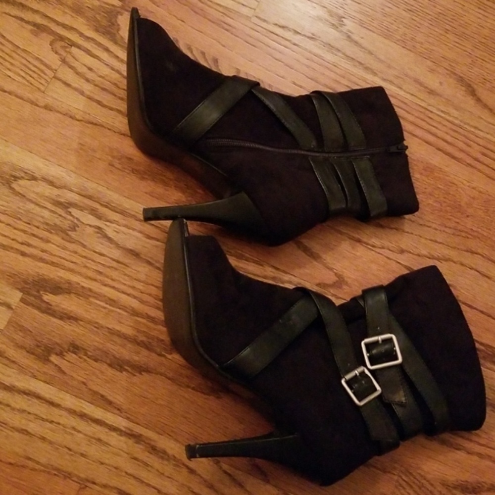 Boots - Picture 4 of 4